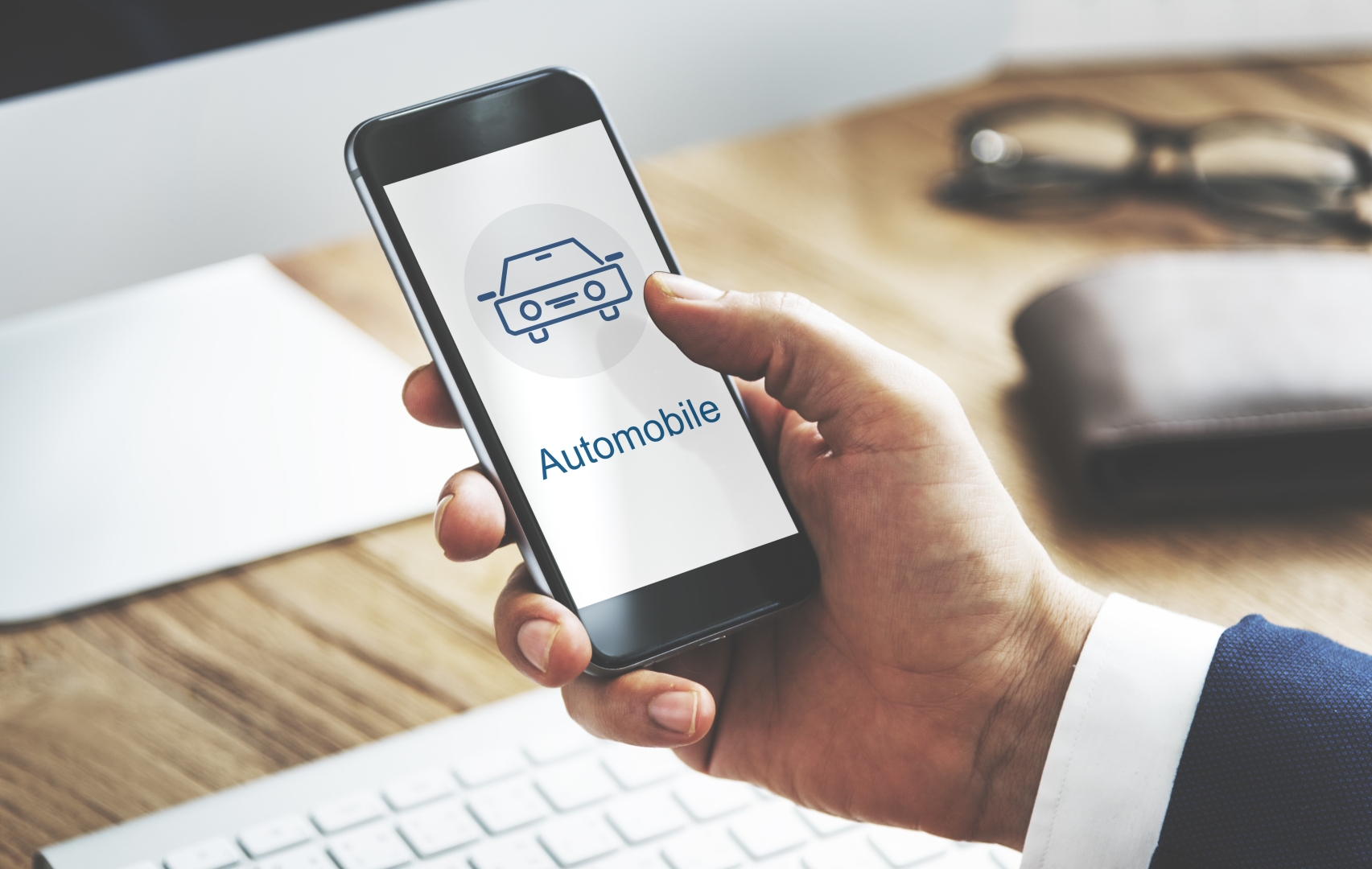 Selectarea unei mașini pe platformă de licitații auto din SUA